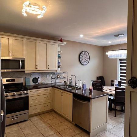 Spacious Detached In Brampton Exteriér fotografie