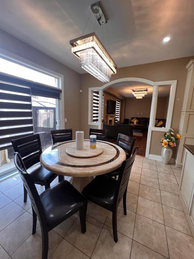 Spacious Detached In Brampton Exteriér fotografie
