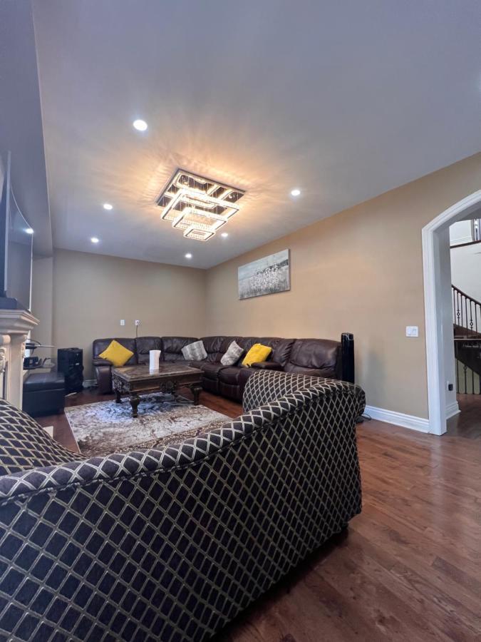 Spacious Detached In Brampton Exteriér fotografie
