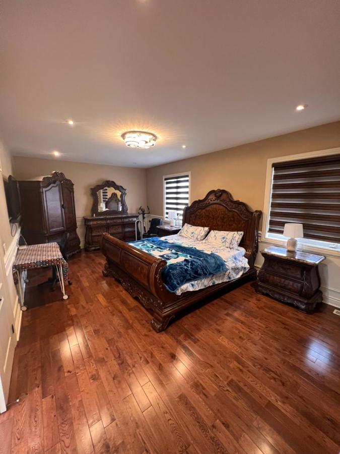 Spacious Detached In Brampton Exteriér fotografie